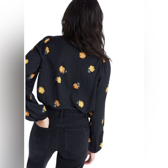 Madewell Bubble-Sleeve Wrap Top in Floating Florets black in color size M NWT - Picture 2 of 4